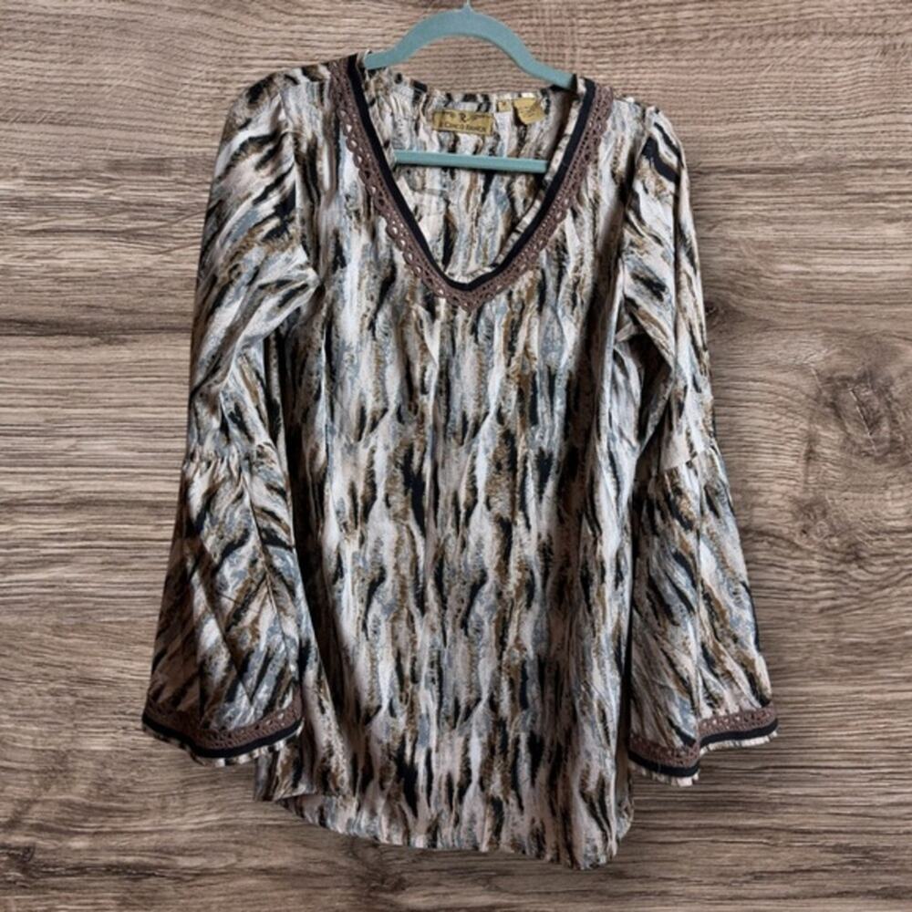 R Cinco Ranch flare sleeve crotched tunic. Brown. Medium
